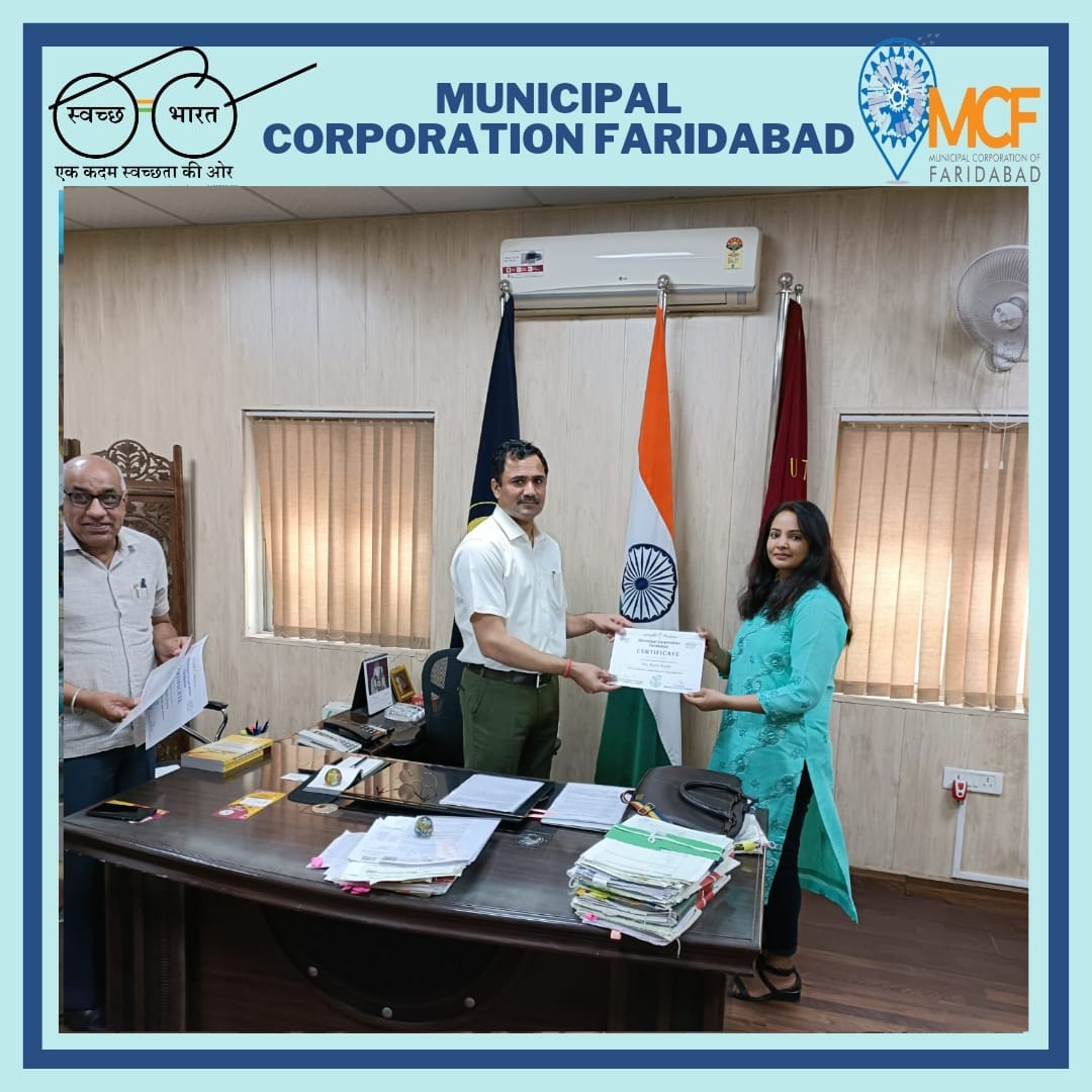 MCF_Faridabad's tweet photo. Piyush heights society in Greater #Faridabad has declared itself plastic free and the RWA has started composting in their own complex. The RWA was awarded with appreciation certificate by Commissioner, Municipal Corporation, Faridabad himself.

 @yashpalmurar @kamalguptabjp https://t.co/9oySbAkq0e