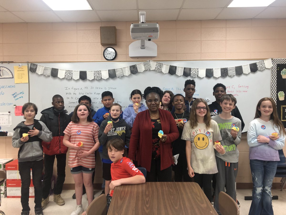 FgpOf's tweet photo. West Jones Elementary students wearing their "I ❤ My Volunteer" stickers supporting their Foster Grandparent's during National Volunteer Week. 
#NVW2022 @AmeriCorpsSr 
@nafgpd https://t.co/25AlnJRh6m