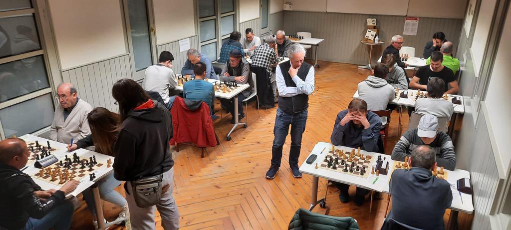 casino_vic's tweet photo. Èxit rotund, el I Obert de Primavera del #ClubEscacsVic! 👏🏻
Més de 50 participants, de totes les edats, van iniciar ahir el torneig que durarà fins al 10 de juny. https://t.co/pIpfFf2rCT