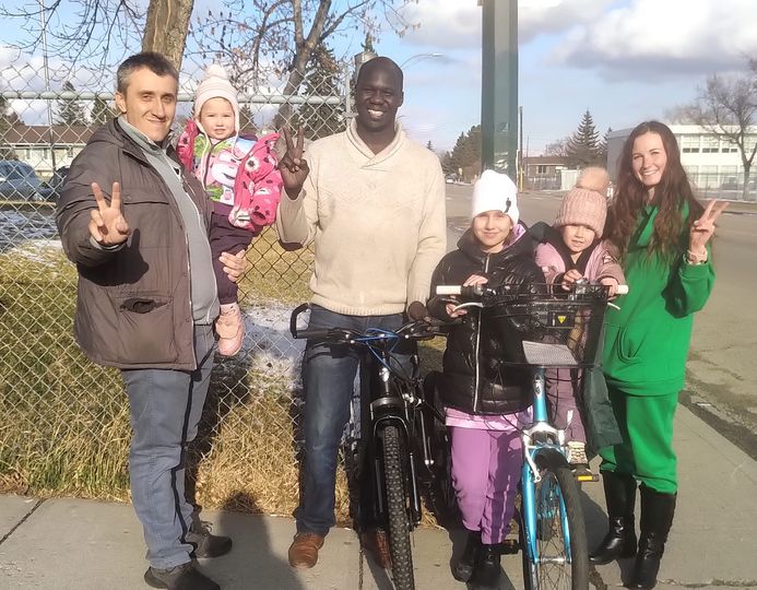yyckidsride's tweet photo. 1/2 Grateful to meet an amazing family from Ukraine who have just called Alberta their new home. 
B/c of your generosity &amp; support, we were able to donate bikes for this family to help them navigate &amp;  explore their new community...
#yyc #yyccare #yyccc https://t.co/MdfJXHui3x