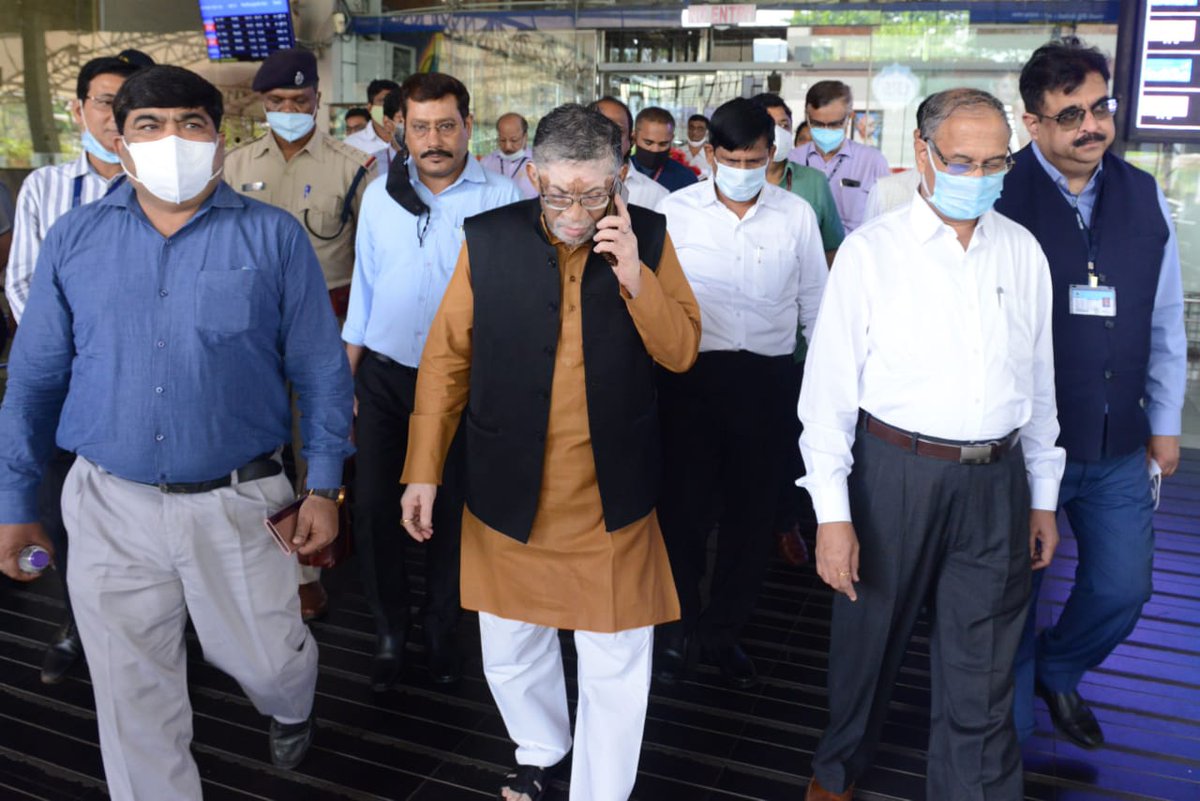 RINL_VSP's tweet photo. HEARTY WELCOME SIR 🙏! Shri Santosh Kumar Gangwar , Chairperson of 'Committee on Public Undertaking #COPU and Other Distinguished Committee members received by Shri Atul Bhatt, CMD# RINL on their arrival for Study Visit to Visakhapatnam. @LokSabhaSectt https://t.co/CTCO8wniz7