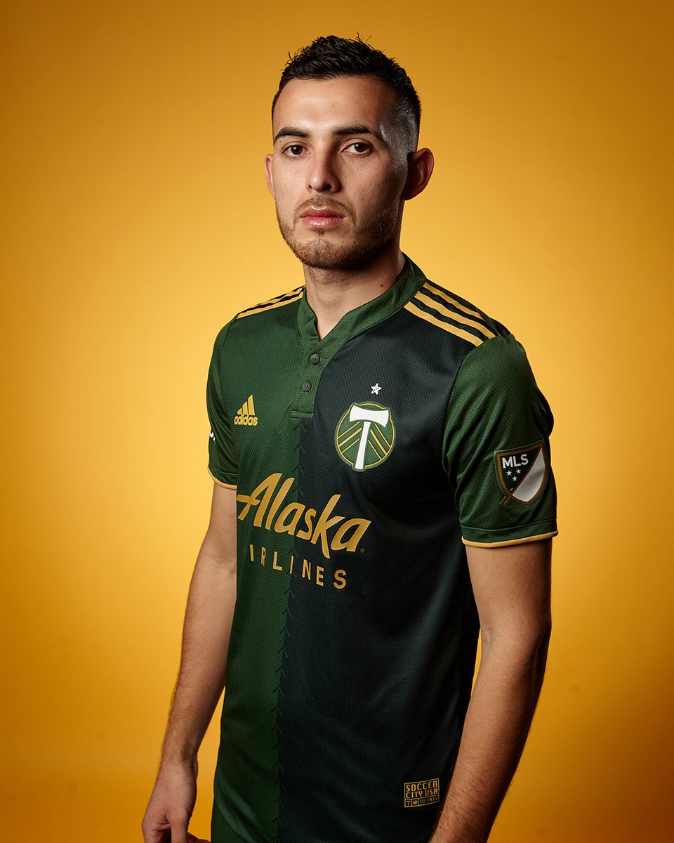 TimbersFC's tweet image. Green & Gold.
RT for a chance to win a green kit from @AlaskaAir. #RCTID