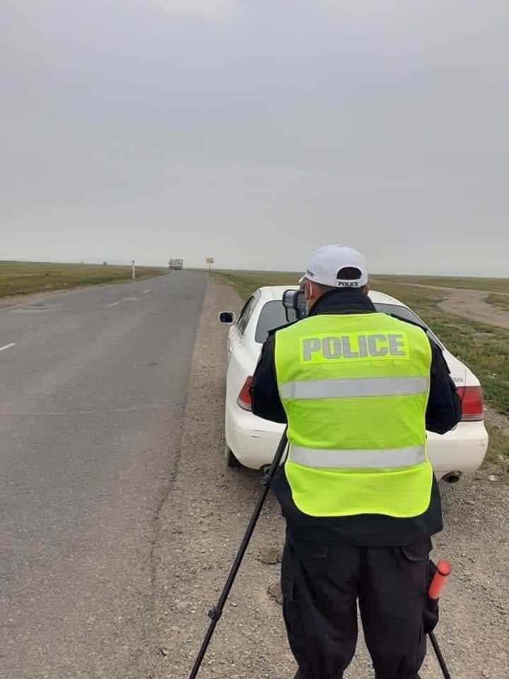 Өөрсдөө хэзээ ч 80 тай явахгүй, тэр тусмаа дарга нар, бүр цуваагаараа, гэхдээ бусдыг бол бооно, хаана, торгоно...
Аливаа хууль, тогтоол амьдралп ойр байх хэрэгтэй байх..