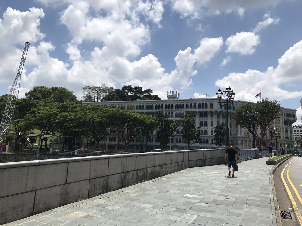 drunkbarr's tweet photo. 朝から晴れの土曜日!散髪して昼飯食べて散歩しつつSGの秋葉原Sim Lim Square まで。帰りは楽器屋を冷やかして日中の部は終了。
#singapore #simlimsquare #ramensantouka #ramen #シンガポール #らーめん山頭火 #ラーメン https://t.co/HkPqMBnSPQ