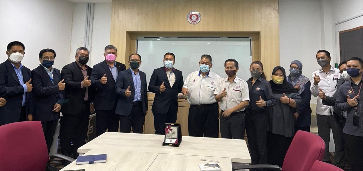 SEDCOSabah's tweet photo. KUNJUNGAN SEDCO KE MARA SABAH 

Rombongan SEDCO mengunjungi pejabat MARA Negeri Sabah pada 19 April 2022 yang lepas bertujuan meninjau program-program keusahawanan dan pembiayaan yang dilaksanakan serta merapatkan hubungan dengan agensi seaspirasi. https://t.co/Tpq0FyWnPu