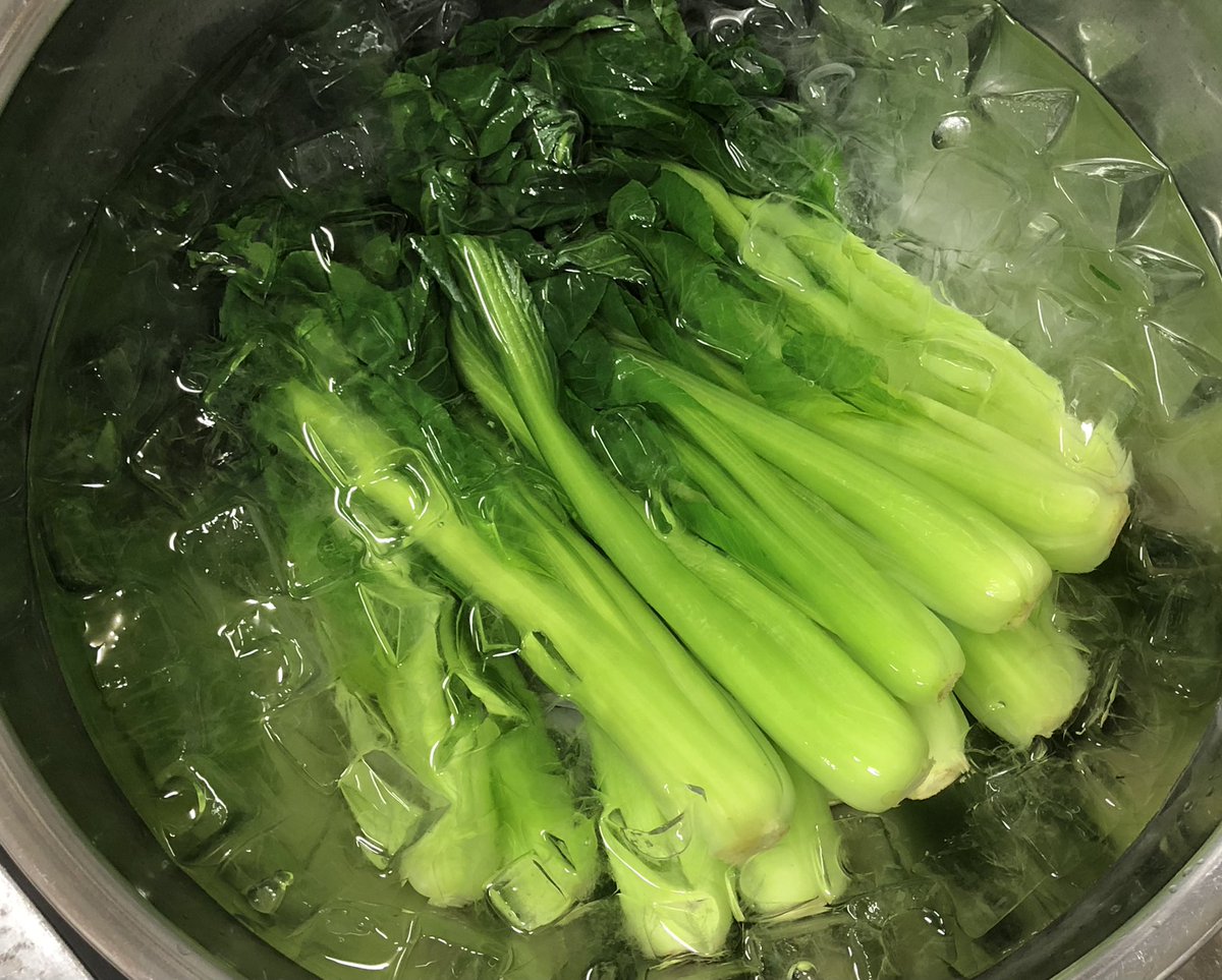 yuhaku2022's tweet photo. 相変わらず小松菜の🥬深く鮮やかなグリーンは美しい♪
#裕博
#AdobeRGB
#大好きなお野菜 https://t.co/5Uo88LIBRt