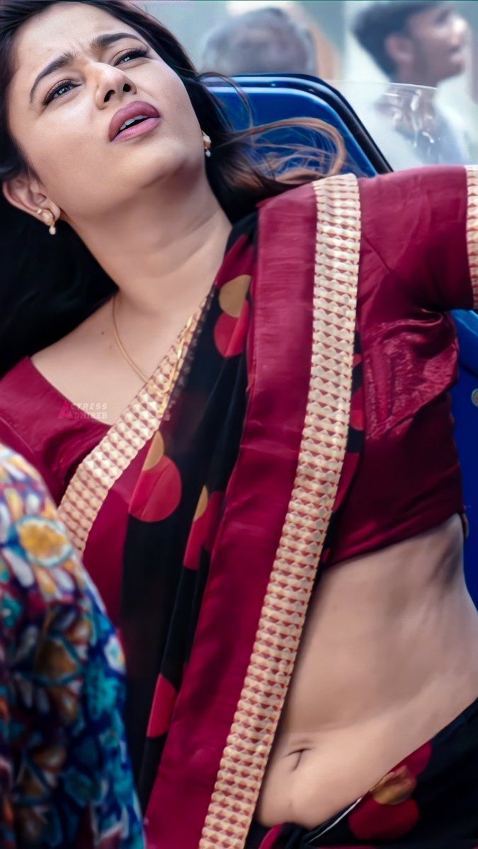 _actressadmirer's tweet image. T shaped navels r always lit 🥵🤤