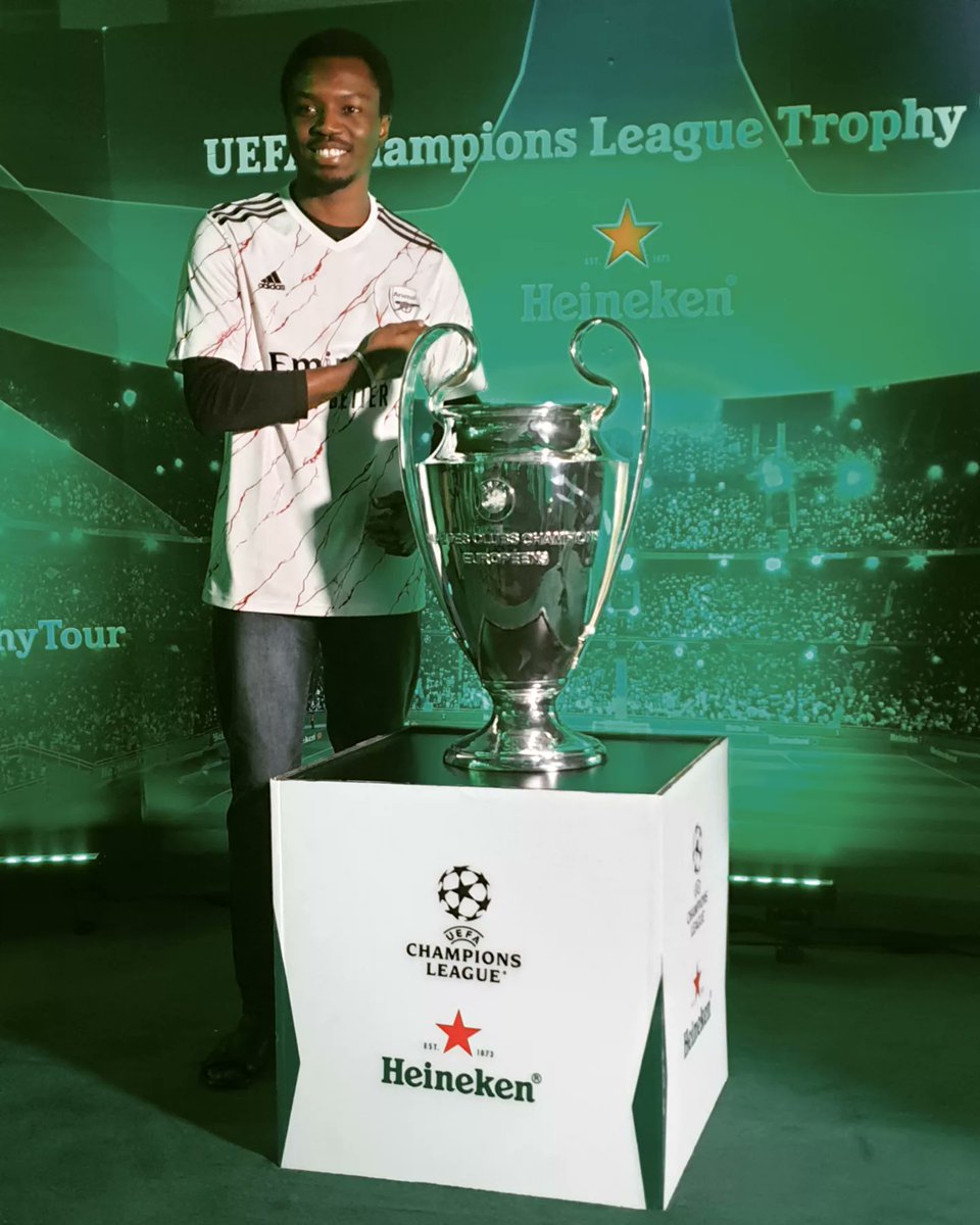 amin_ishaq's tweet photo. The closest the #Arsenal badge have been to the #UEFA #Champions #League #Trophy since 1886. Is this a sign for @Arsenal?

#UCL #COYG #ChampionsLeague #ucltrophytour #cheerstopassion #cheerstoallfans #top4 https://t.co/uU6bvlBIlZ