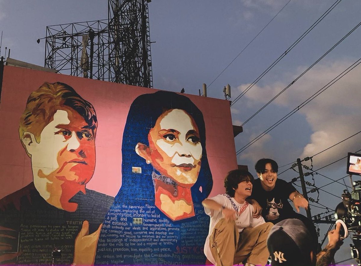 tahumcrafts's tweet photo. Proud of you 💖

📸: prunksinatra
#LeniKiko2022
#ElmoMagalona | @SuperElmo https://t.co/53rR7JkdVQ