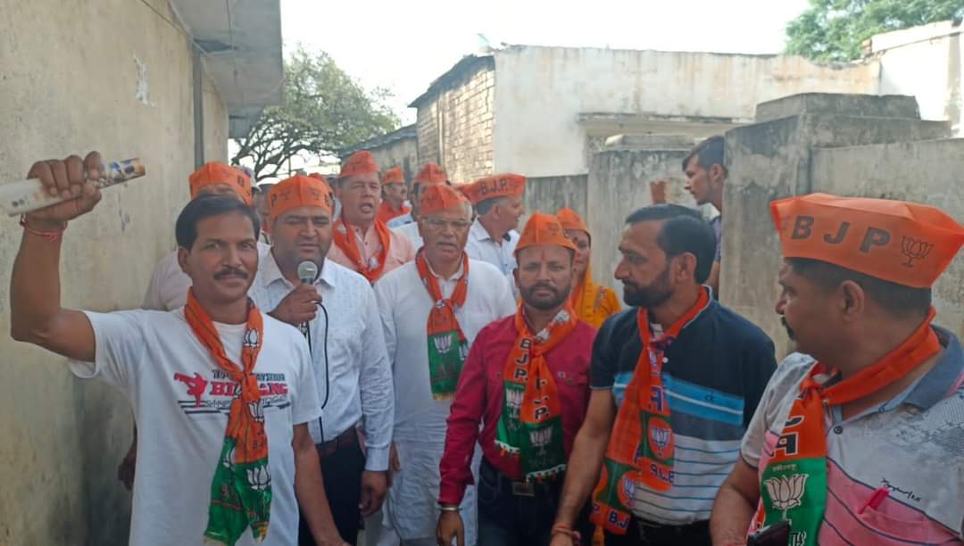 aseemguptabjp's tweet photo. At #Tarore and #Patli panchayat door to door campaigned for PM Sh. @narendramodi rally at #Palli Panchayat, Samba on 24 April.
#NamoInJK
#PMRally https://t.co/K6BLibFESz