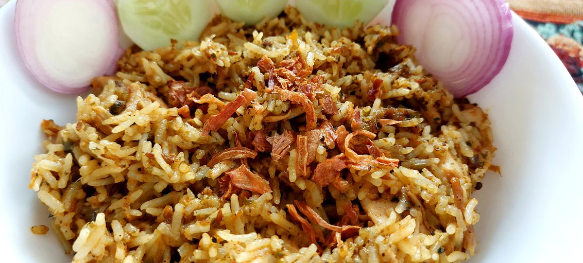 felinemusings's tweet photo. Slow flame cooked chicken pepper fry, tossed into leftover rice. #lunch #chickendish #chicken #leftover #slowflame https://t.co/ZIsqw4y8RD