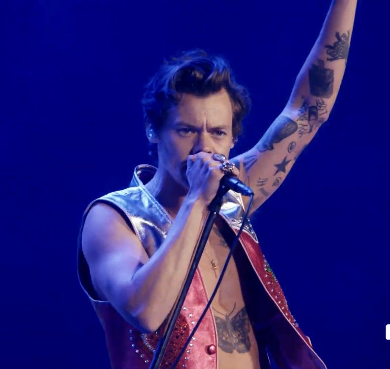 TheHarryNews's tweet photo. Harry at #Coachella  #Harrychella https://t.co/OoCQmJDCy6