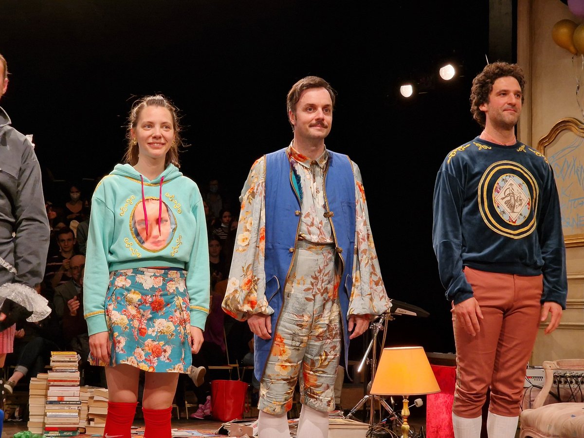 Les Precieuses ridicules à la <a href="/ComedieFr/">Comédie-Française</a> 
Quel moment réjouissant !! Une mise en scène déjantée et tellement adaptée au ridicule 🥰😍
Ils sont tous géniaux sur scène mais mention spéciale pour <a href="/__JeremyLopez__/">Jeremy Lopez</a> quelle chanson sublime 🤣🤣🤣 pic.x.com/yc44Dlguoz