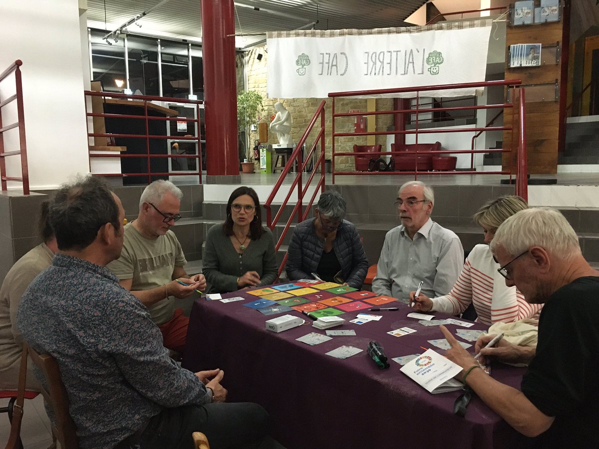 Soirée jeu #faireensemble2030 <a href="/fonda2020/">La Fonda</a>  à l’alterre café pour relever les défis des objectifs de développement durable 🌍🌱 @BEngelbach <a href="/jeanmanuelbluet/">Jean-Manuel Bluet</a> #cafeassociatif #odd