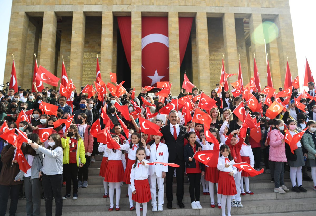 23 Nisan Ulusal Egemenlik ve Çocuk Bayramı  Coşkusu

Bakan Özer, 23 Nisan Ulusal Egemenlik ve Çocuk Bayramı kutlamaları çerçevesinde öğrencilerle birlikte Anıtkabir'i ziyaret etti.

👉meb.ai/UrrxRh