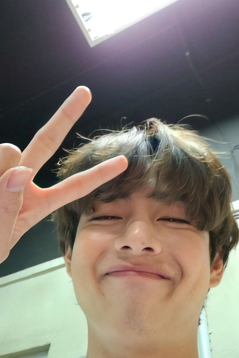 BTS_thv_95V's tweet photo. 사랑해요 ✌🏻 https://t.co/KMt6fN20Ey