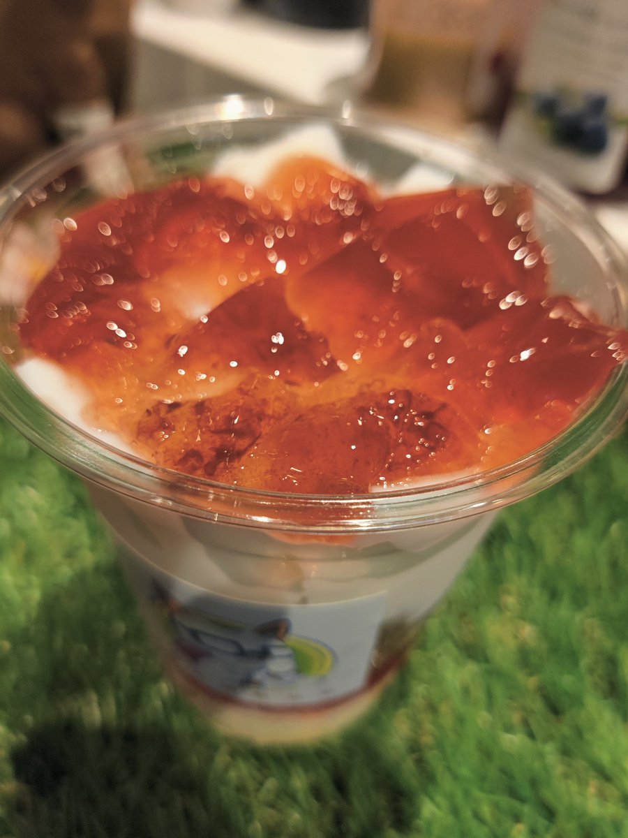 wemanon's tweet photo. #HANDOG で食べるドリンクいちご杏仁を。これは確かに食べるドリンク〜見た目もきれいでかなり良いです。 https://t.co/Oaabx1HrbC