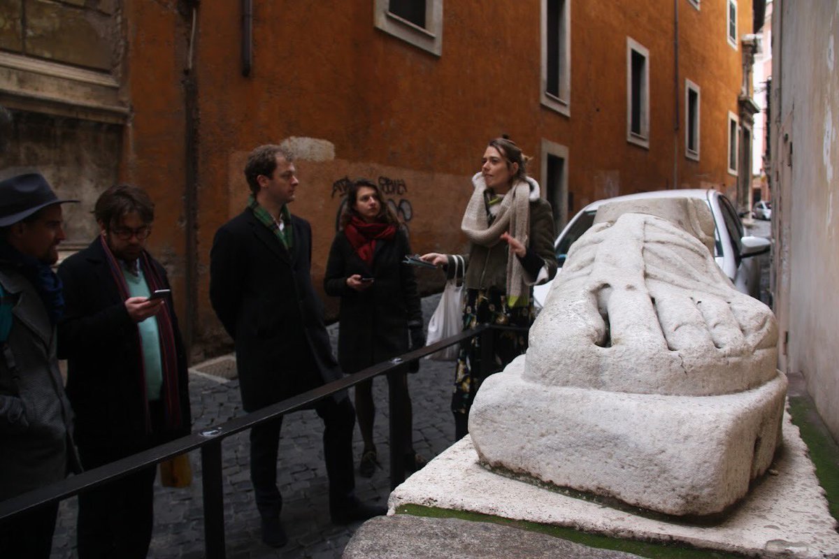 Vandaag gaan de zaterdagochtendwandelingen van start! Eva Mol staat om 10 uur klaar bij het Pantheon om je meer over de wijk er omheen te vertellen. Veel plezier alvast! romaaeterna.nl/blog/nieuws-6/… <a href="/KNIRome/">KNIR</a> #rome #pantheon