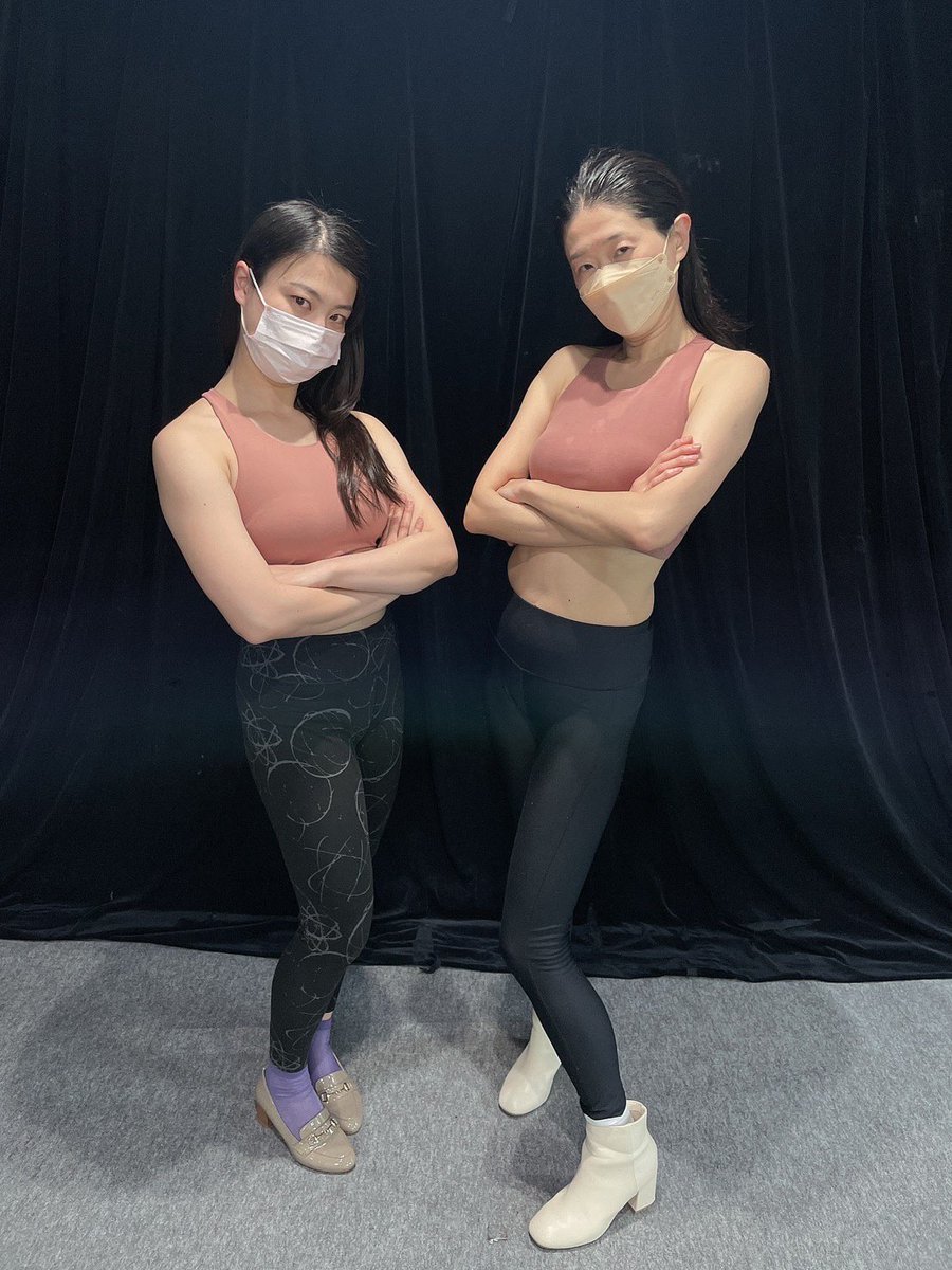 narumidayoon's tweet photo. りおと偶然同じの持ってたからお揃いで着てみたらものすんごい下から脚長に写真撮ってくれたのでおばあちゃんになるまでこの写真記念に取っておこう。
#UNIQLO #バドプロ
#BaDproject https://t.co/lZCEPZTKYP