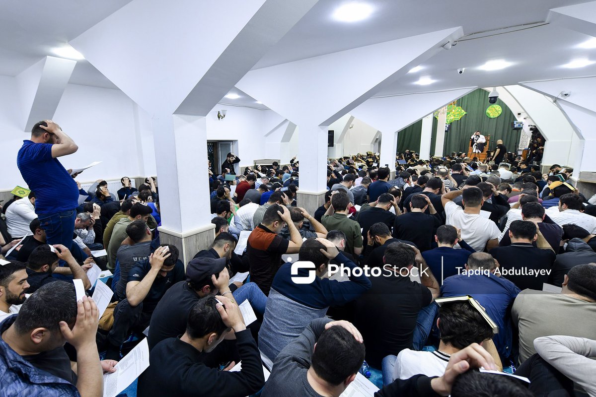 PhotoStockaz's tweet photo. "#MəşədiDadaş" məscidində ikinci #qədrgecəsi: 23 aprel 2022
The #second #nightofQadr at #MashadiDadash #mosque in Baku: April 23, 2022
#Azerbaijan, #Baku Photo: Tapdiq Abdullayev #PhotoStock
#məscid #din #islam #muslims #islamic #muselman #mosque #namaz #dua #ramazan #müsəlman https://t.co/bR7uEm7KrO