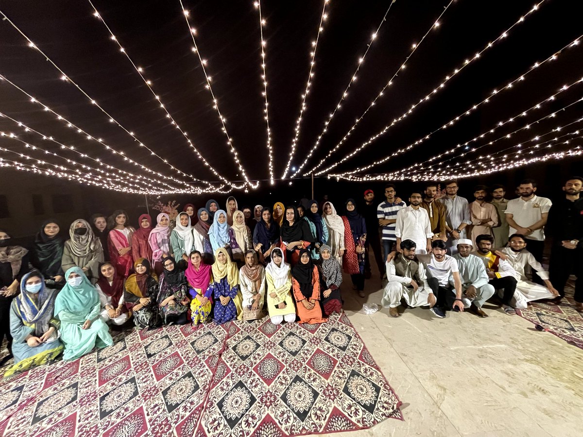 DURISHFatima12's tweet photo. Dayscholars of DGKMC not coming slow ❤️✨ 2nd year mbbs hosted Iftar for Hostelites https://t.co/WbanTiCxxY