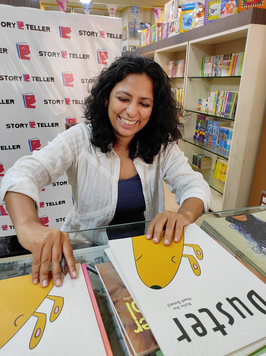 Always a delight meeting the indefatigable Mayura Mishra at her den @StorytellerKol. 💛 A big YAY for our fab #indiebooksellers #independentbookstores