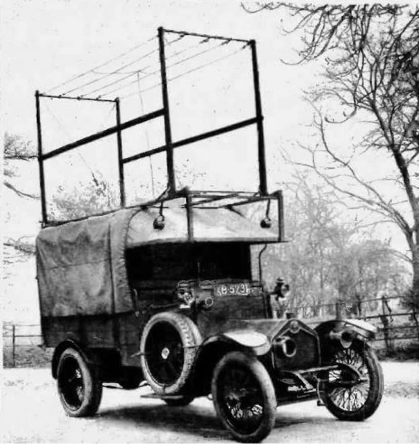 The 1st radio-equipped vehicle used by Scotland Yard in 1924. It had a vacuum-tube radio transmitter &amp; receiver with a radio operator in the back, so it could keep in touch with HQ at crime scenes. The wire T aerial on top could be folded down so it could pass under low bridges.