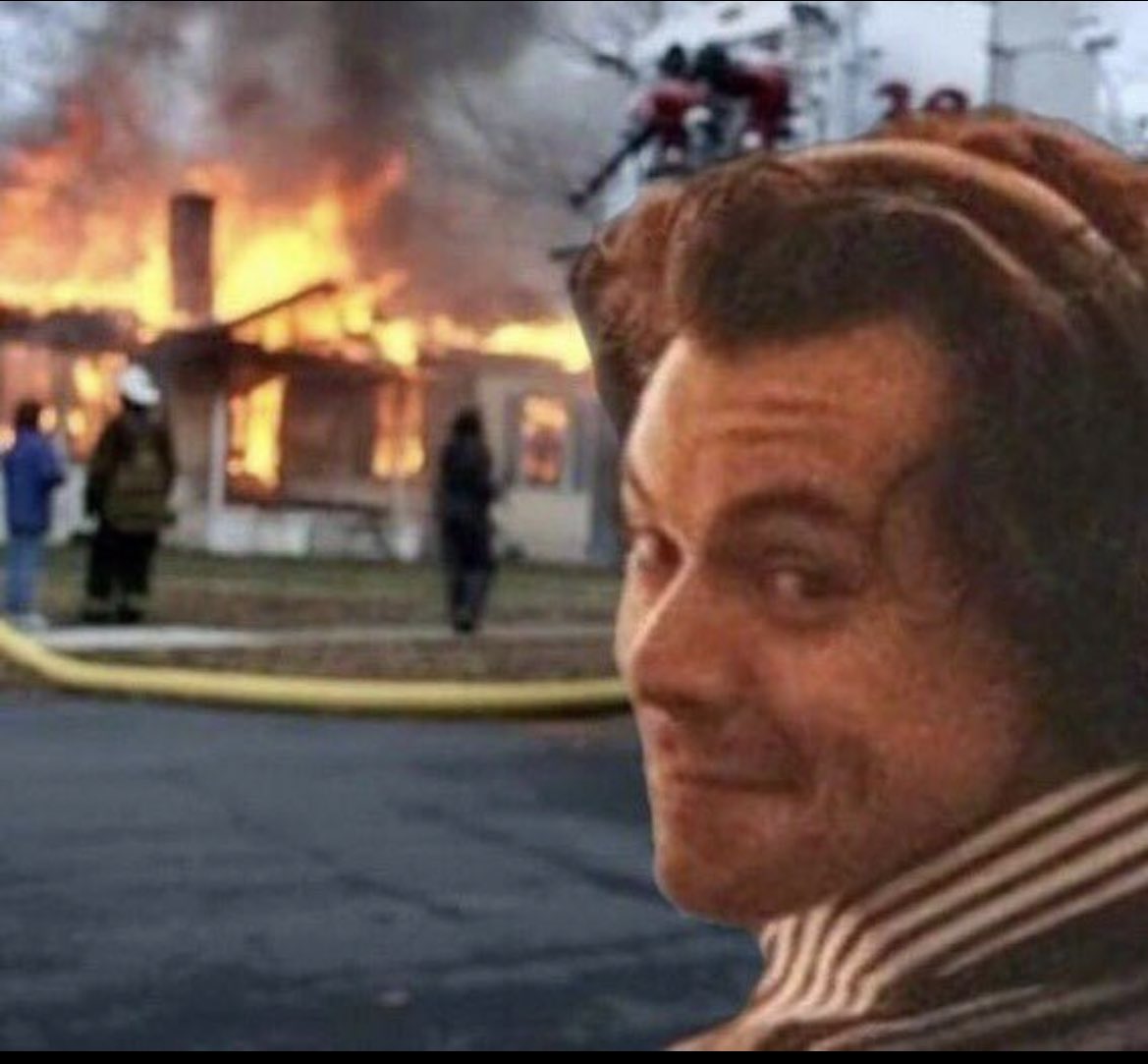 canyonmoonblu's tweet photo. us: there’s no way he’s singing medicine 

harry: https://t.co/AH21vyrSeQ