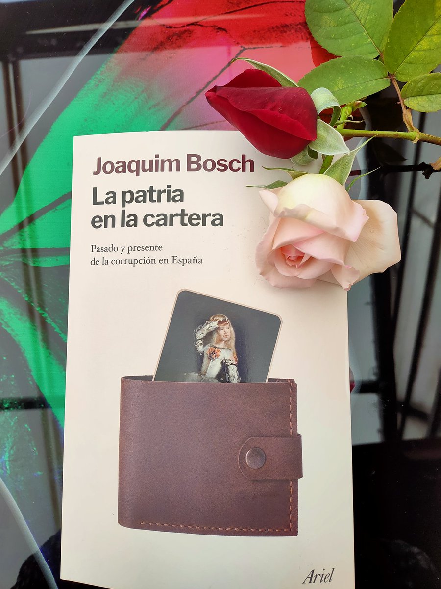 Comprar libros es un valor al alza y, entre mis inversiones de éste año, se encuentra 'La patria en la cartera' de @JoaquimBoschGra 

Gracias a los escritores y las escritoras por revalorizar la cultura.

#FelizDiaDelLibro
#FelizSantJordi