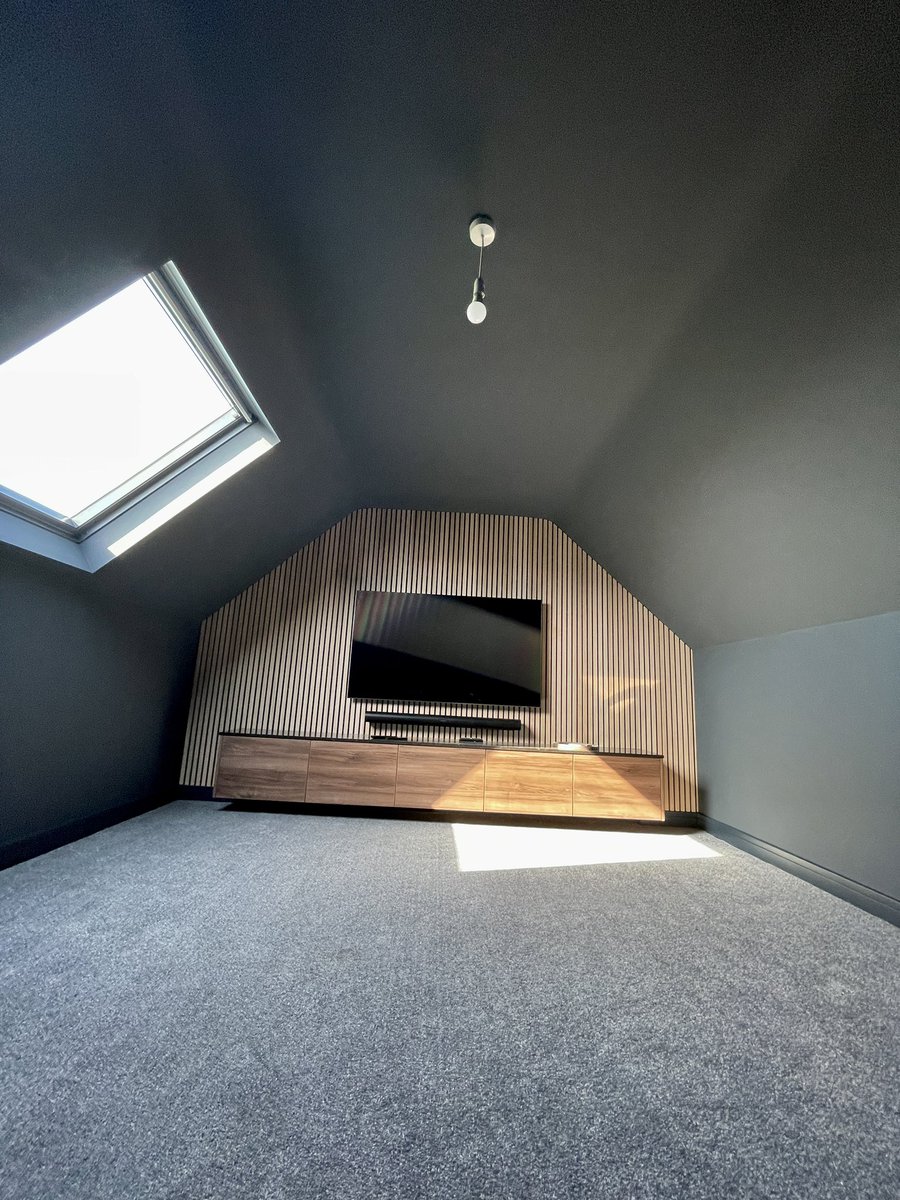 colourcraftsw's tweet image. Haven’t posted for a while,
Here’s a loft cinema room we recently decorated for AFC Bournemouth captain Lloyd Kelly🔴⚫️⚽️ @FarrowandBall #colourcraftdecorators #bristol #afcbournemouth #decorating #football #farrowandball #railings31