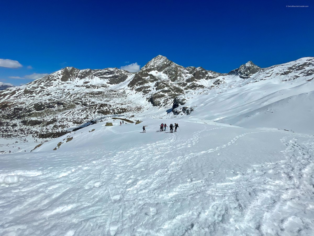 Italy, the start of day one of IML winter assessment for our amazing new Italian colleagues. 
The journey starts!
#AMM 
#professionidimontagna 
#mountainleader 
#accompagnatoremediamontagna
#WeAreUIMLA