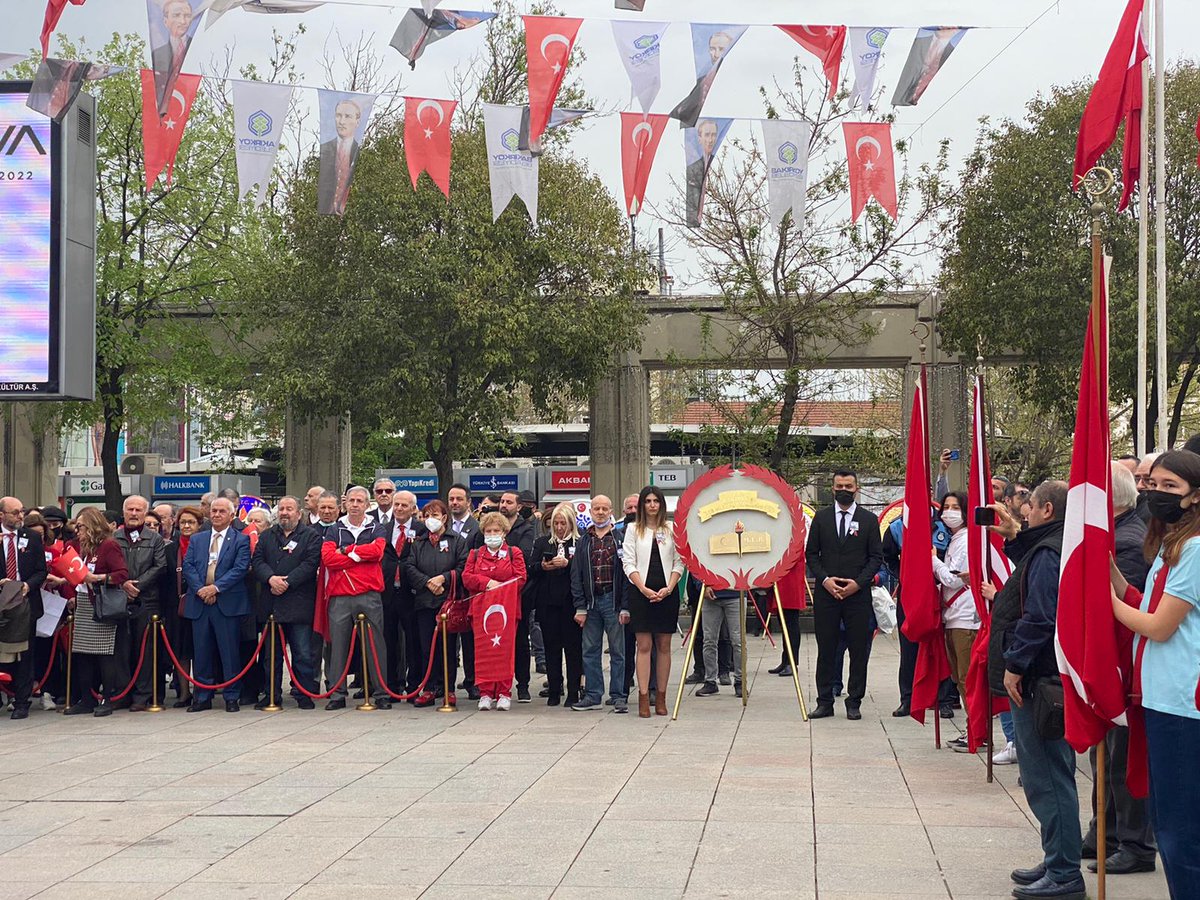 Kaymakamımız Sayın Nazmi Günlü, TBMM’nin Kuruluşunun 102. yıl dönümünde 23 Nisan Ulusal Egemenlik ve Çocuk Bayramı kapsamında düzenlenen çelenk sunma törenine katıldı.

#23NisanKutluOlsun🇹🇷