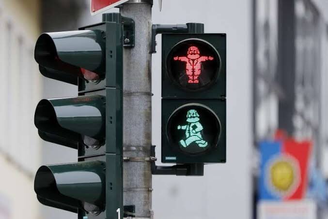 Coreit4's tweet image. Aku sangat menyukaimu, tapi aku sadar kamu tidak menyukaiku, di sini aku belajar dari lampu merah untuk berhenti mengharapkan mu...