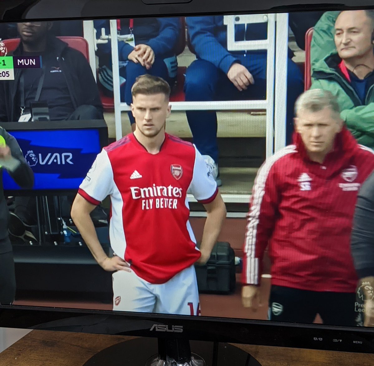 Tomiwa's tweet image. you know what this means....

GG&apos;s 
#ARSMUN #emergencyprotocol