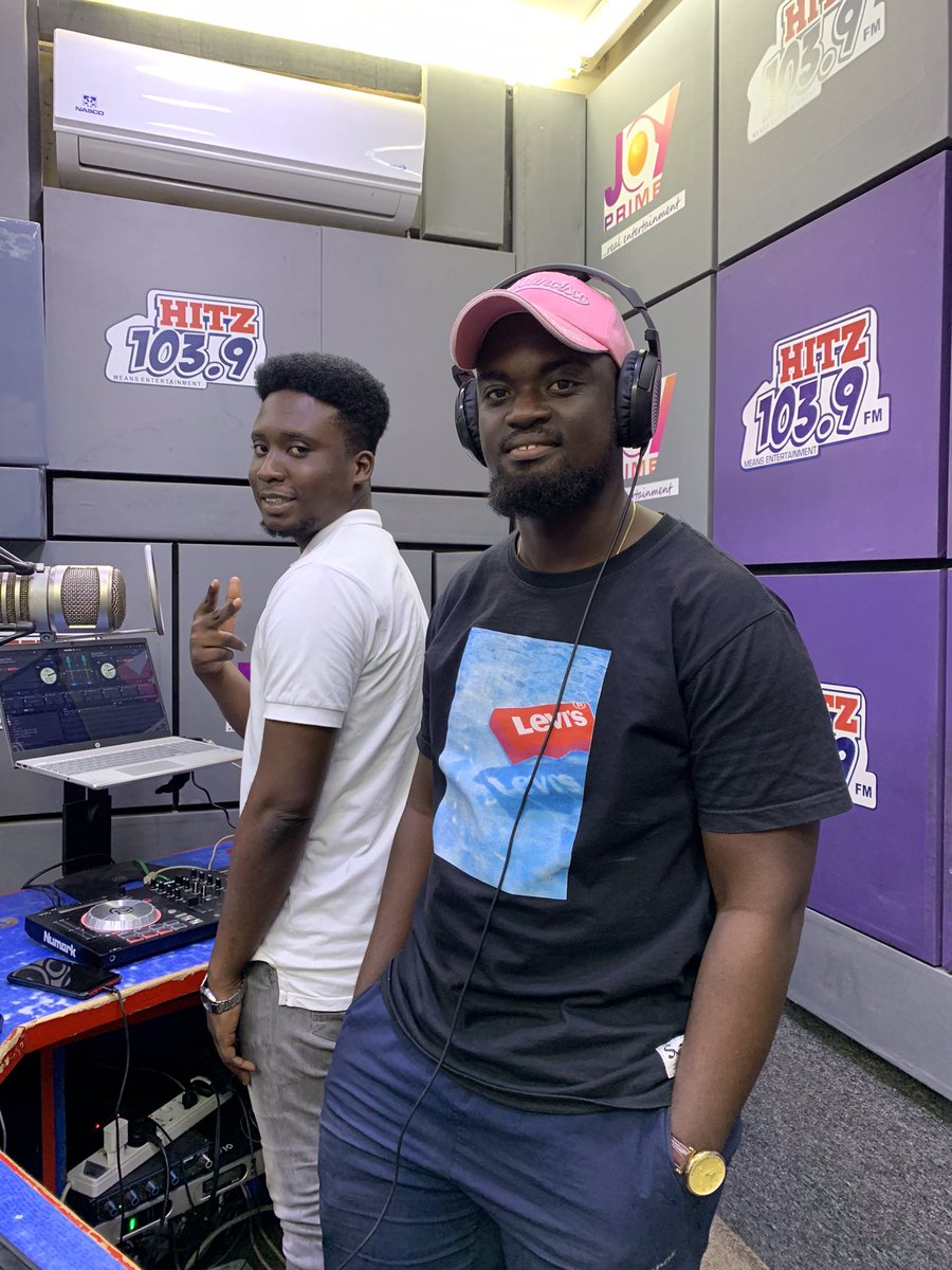 Hitz1039FM's tweet photo. .@RealQwamelarbi & @thefantasticdj are on with the #MixtapeShow! https://t.co/lK7BjC5sf0