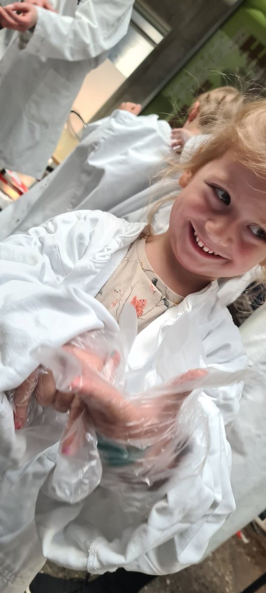 LukasOussoren's tweet image. The youngest scientists in the world are currently hard at work in the lab, isolating DNA from fruit🍌🍎🍐🥝 @ATLAS_SDU @GenomicsUnit @forskdk @NATsdu @GrundforskFond  #ForskningensDøgn #Adiposign