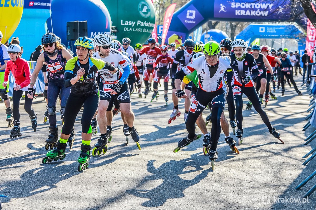 krakow_pl's tweet photo. #Krakow #maraton #rolk
Bieganie będzie później, ale już zaczęliśmy @CracoviaMaraton na rolkach! 🛼
fot. @BSKrakow https://t.co/reJsdOpeiV