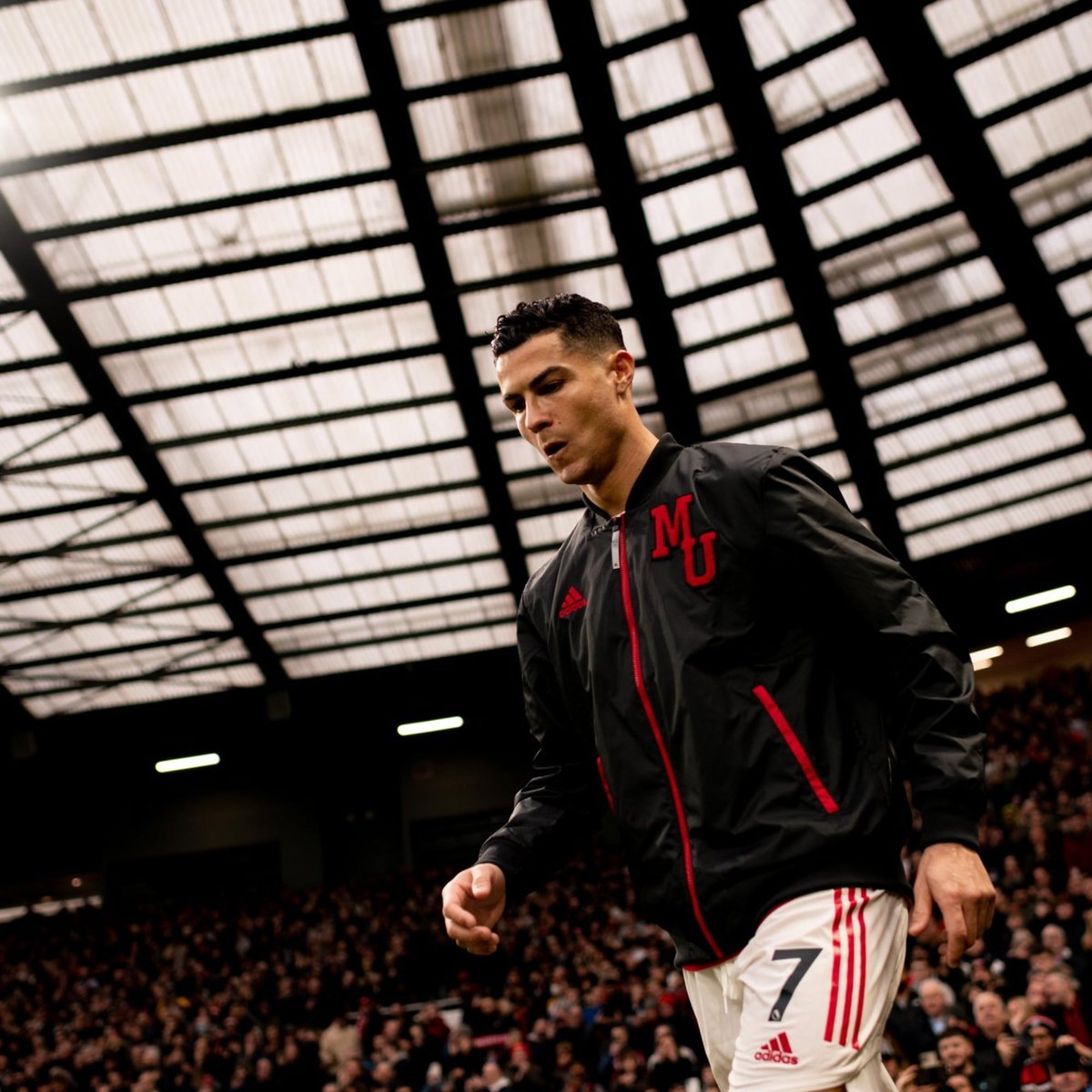 InvictosSomos's tweet photo. Cristiano Ronaldo:

➤ 100+ goles en la Liga.
➤ 100+ goles en la Premier League.
➤ 100+ goles en la Champions.
➤ 100+ goles en el fútbol de selecciones.

Solo él lo ha conseguido en TODA la historia del juego.

El futbolista más decisivo de todos los tiempos.

LA LEYENDA CR7. https://t.co/s7ZgaL9zzK