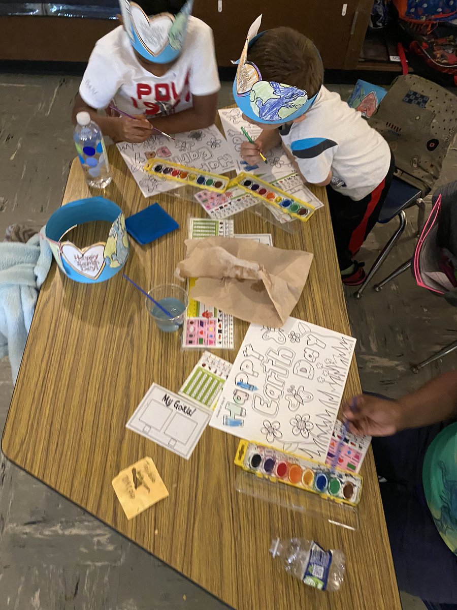 Tyler_Teaches's tweet photo. Earth Day 2022 - learning the importance of keeping pollution out of our waters! #freddiethefish #waterpollution #EarthDay2022 https://t.co/2iL8K3giMz