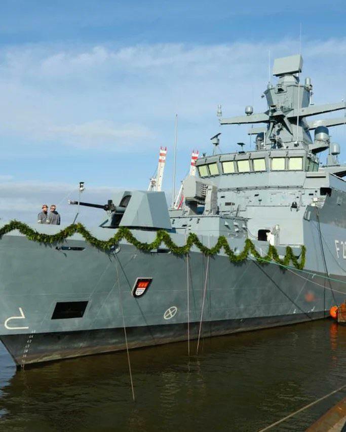 WarshipPorn's tweet photo. New german corvette ”Köln“. Since the SMS Cöln this is already the 6th german ship that bears this traditional name. [683x853] from /u/Zitronenfalter78 at #WarshipPorn ➡ https://t.co/MY3l1Uop1e https://t.co/NTjYzwjEFi