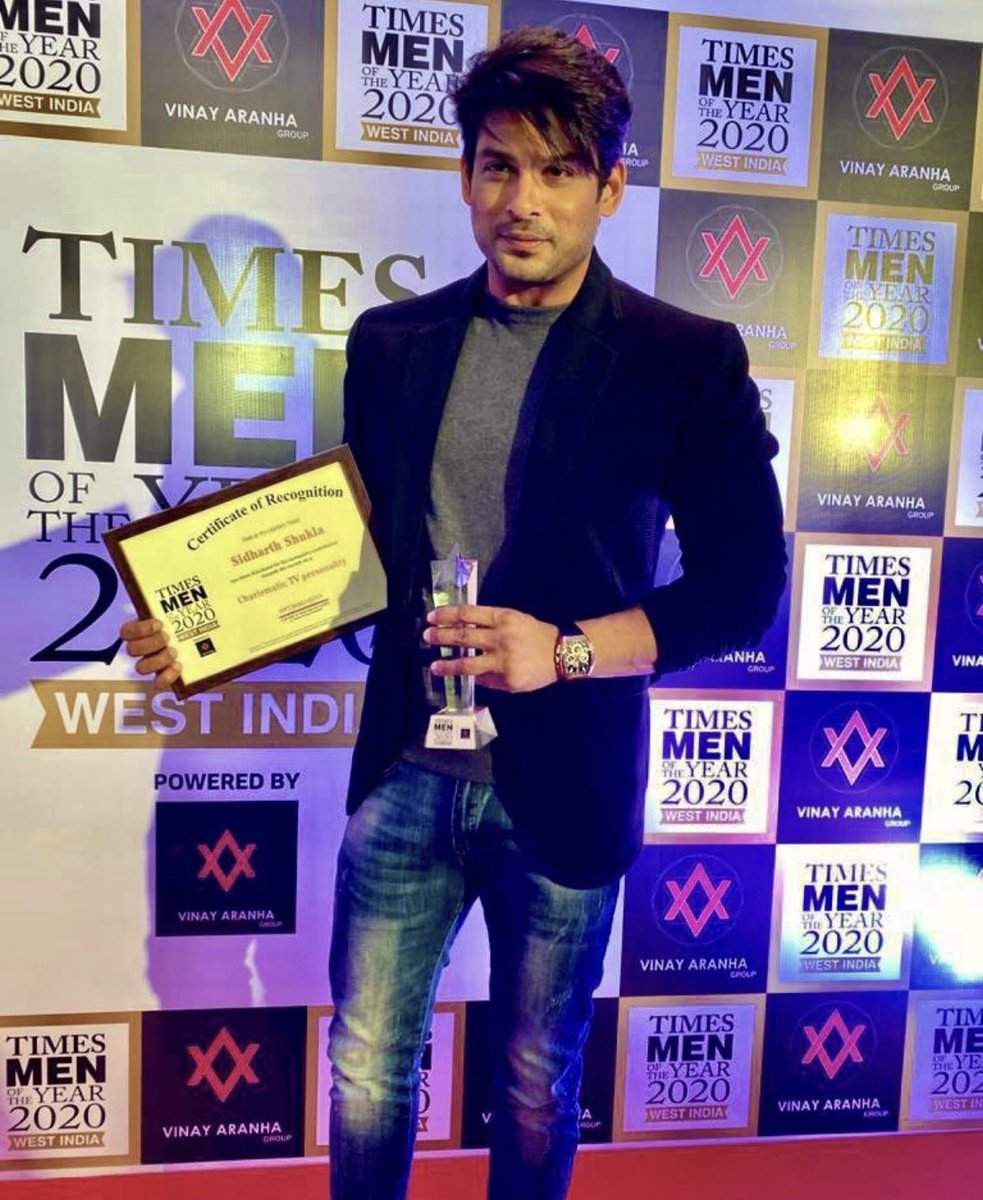 Jayu2772's tweet photo. Our handsome hunk @sidharth_shukla is not only popular actor but also a very humble human being. “SHUKALAJI AUR TROPHIES HAMESHA SAATH HAI AUR KHUSH HAI” #SidharthShukla #SidharthShuklaLivesOn #सिद्धार्थशुक्ला 
POPULAR ACTOR SIDHARTH https://t.co/NatAQimJNV
