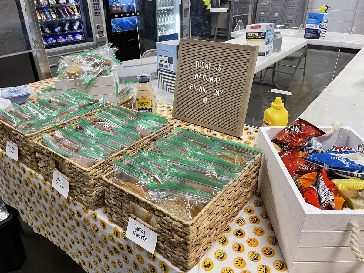 Lowes2449's tweet photo. Today is #NationalPicnicDay here at #2449! Sandwiches, chips and cookies for everyone! https://t.co/96wjodpLHR