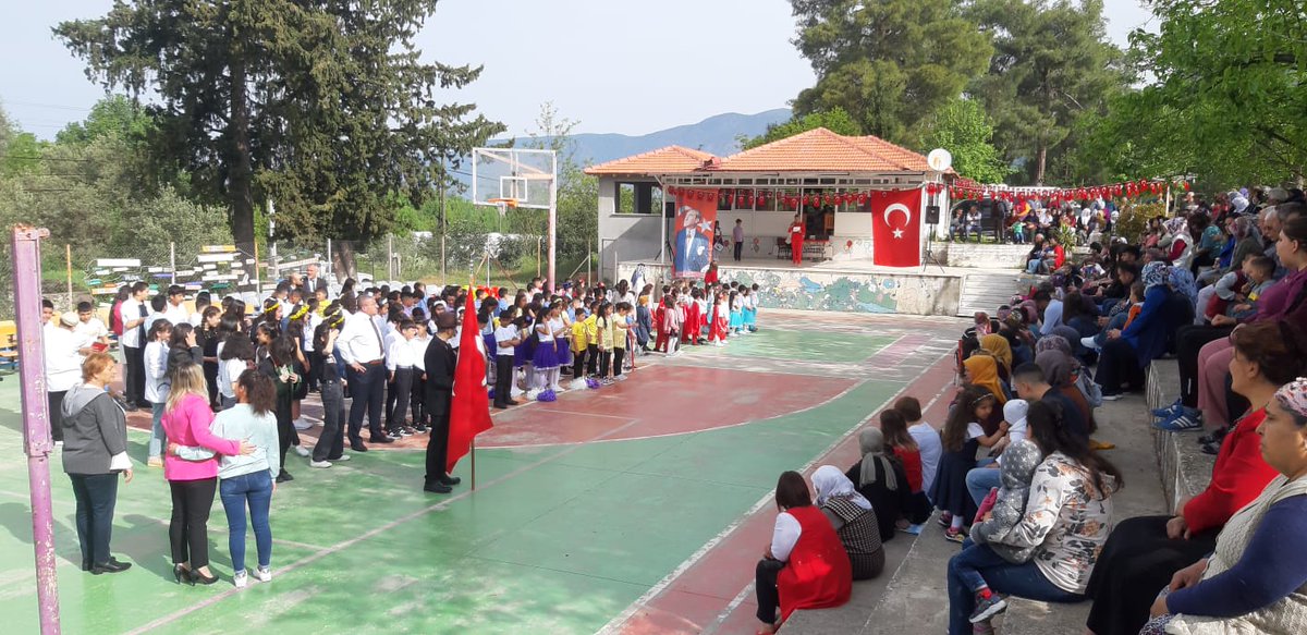 Velilerimizin yoğun ilgi gösterdiği 23 Nisan Ulusal Egemenlik ve Çocuk Bayramı Kutlamaları, birlik ve dayanışma içinde büyük coşku içinde kutlandı. Şiir Yarışmasında 2. olan öğrencimiz Yeliz OKUR, Fehmi Başoğlu İlkokulu'nda yapılan törende ödülünü aldı.
<a href="/mugla_mem/">Muğla İl Millî Eğitim Müdürlüğü</a> @MemKoycegiz