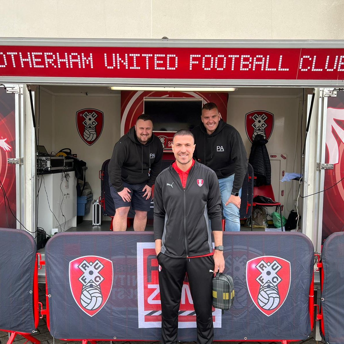Rotherham United on Twitter "🎶 The lads from paentsuk are helping us