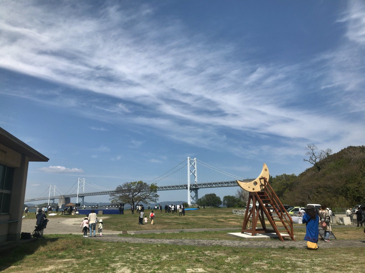 WakanaKONO's tweet photo. 「瀬戸内国際芸術祭」春会期（5/18まで）で沙弥島、与島で展示されているレオニート・チシコフの《月への道》のコーディネートを担当しました。
月と宇宙をテーマにした7つの作品から成る連作です。
同じひとつの月を夢みてきた人々の国や文化を超えた友愛、平和への願いがこめられています。 https://t.co/6LfX0B6mul