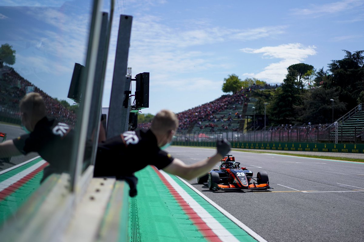 FranColapinto's tweet photo. 🇬🇧Winning is not everything in life but it feels f******* good ! 🥳😄🇦🇷
@VARmotorsport @FIAFormula3 

🇦🇷 Primera victoria en nuestro segundo fin de semana en @FIAFormula3 !! Increíble ❤️🇦🇷

@BulletSportsMgt 

📸 @jamesg_photo https://t.co/XJ8njj0E2z