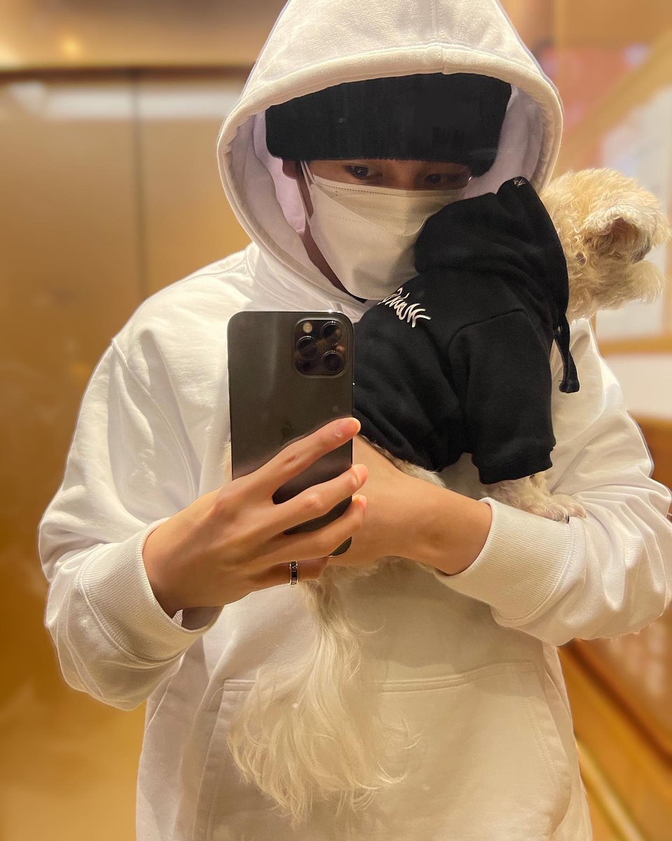 __19970913__'s tweet photo. 다롱이랑 재혀니 🤍🖤 https://t.co/NqEg18srWv