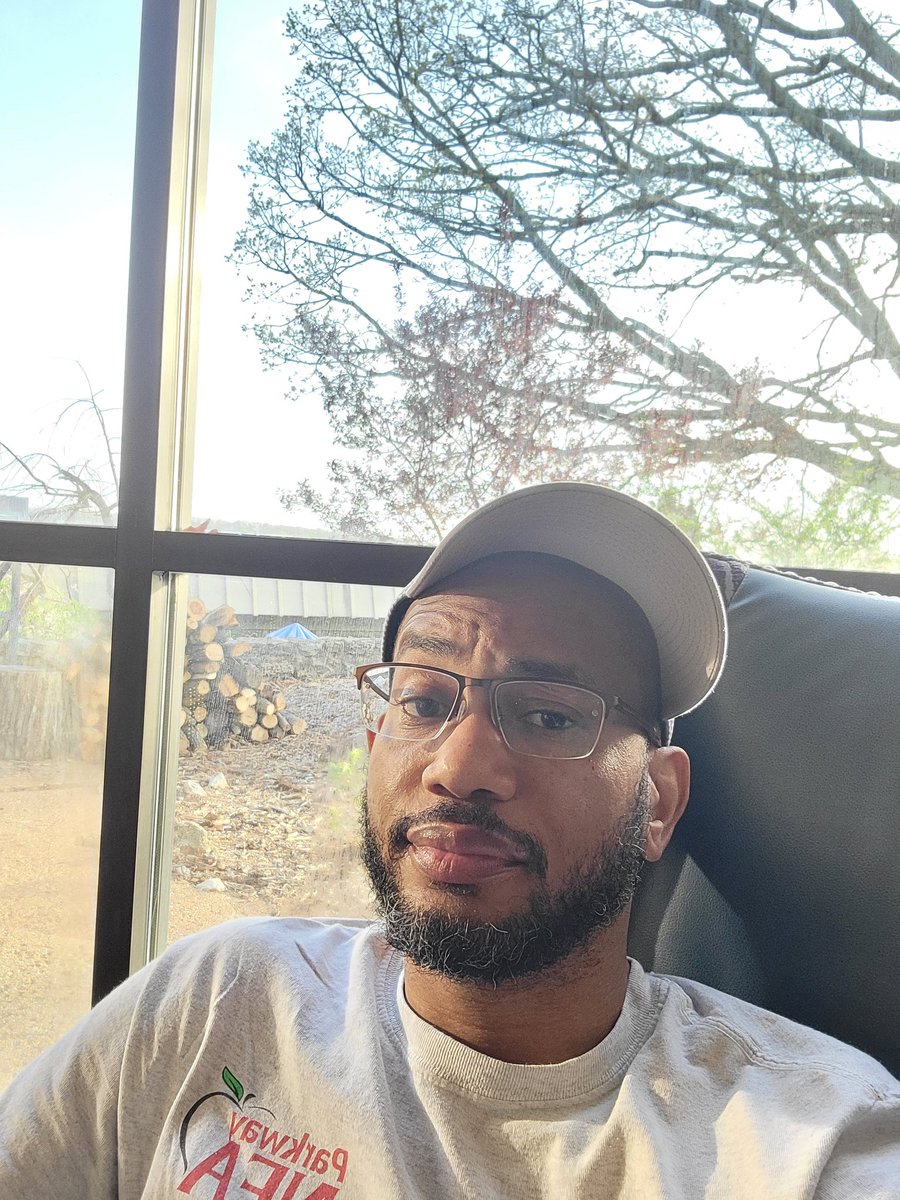 ImJustDrD2's tweet photo. Bitter sweet moment after a short run, this morning.   Possibly my last #MNEA Regional Assembly 🥲

#NEA #UnionTeacher #AfricanAmericanMaleTeacher #MiddleSchoolTeacher https://t.co/A7WWMTzBO6