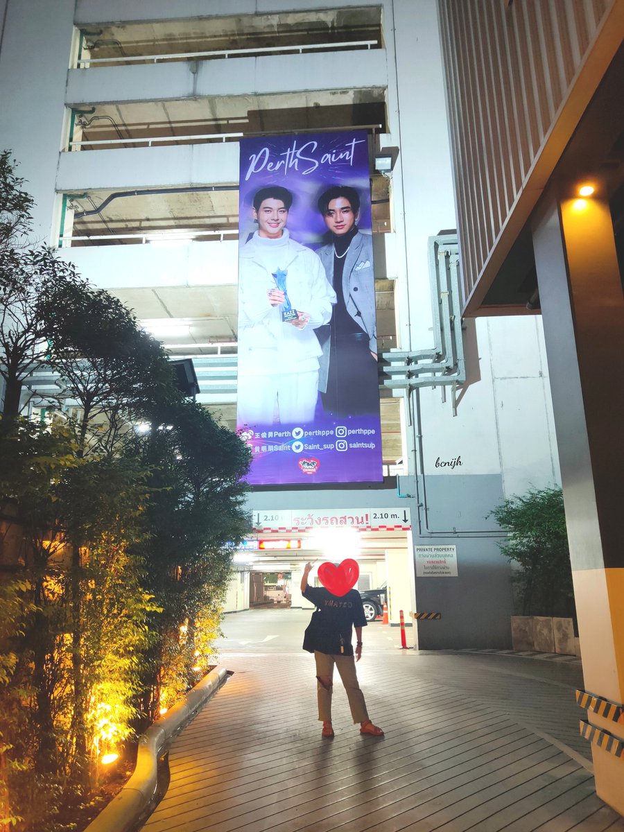 bcnijh's tweet photo. ไม่ค่อยตื่นเต้นเลย
ใหญ่มาก ใหญ่เท่าตึก3ชั้นเลย
ไทก้อนต้องมาแล้วนะ
24/04/22 - 23/05/22
🙏 @PerthsaintC
#StartofSomethingNEWxPS
#TRIGON 
#PerthSaintSation https://t.co/a5INCyfKYo