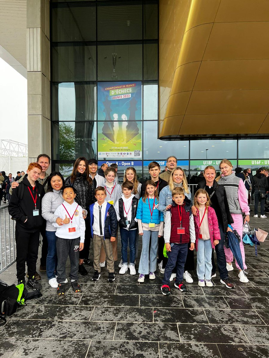 La délégation du Cercle d Echecs de Monte-Carlo au championnat de France Jeunes à  Agen